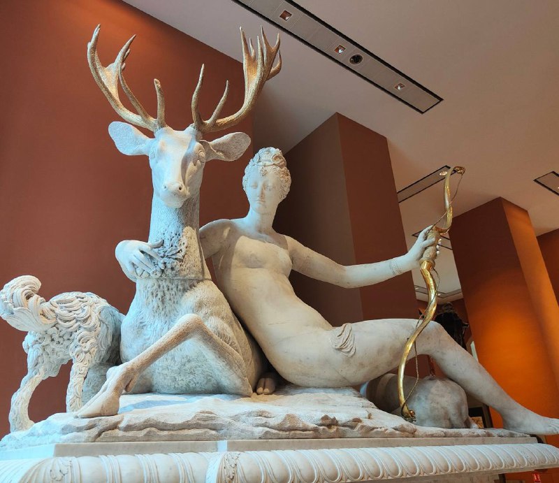 В Лувре выставлена скульптура Дианы Анетской