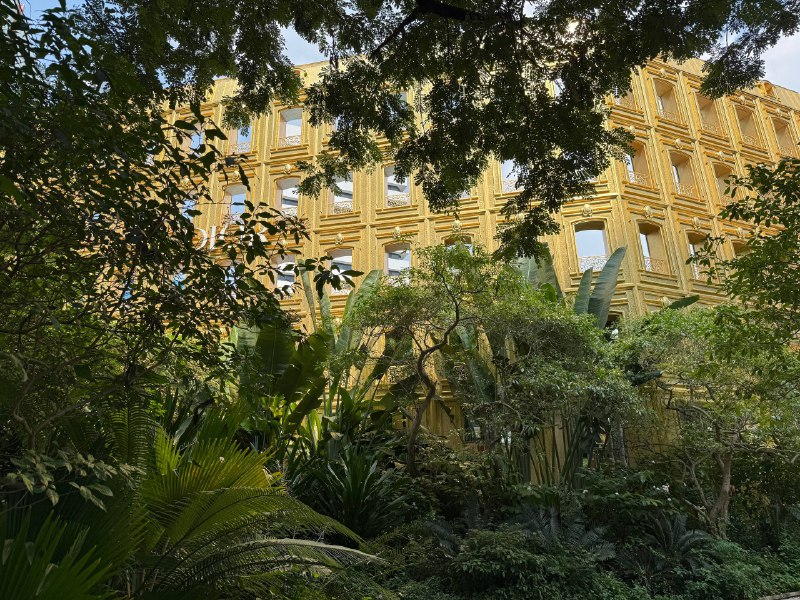 В Бангкоке открылся магазин Dior Gold House