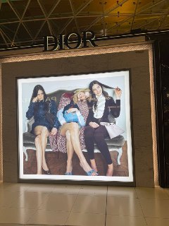 Необычная интерпретация знаменитого фото в Бангкоке