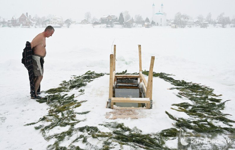 Врач предупредил о противопоказаниях к крещенским купаниям