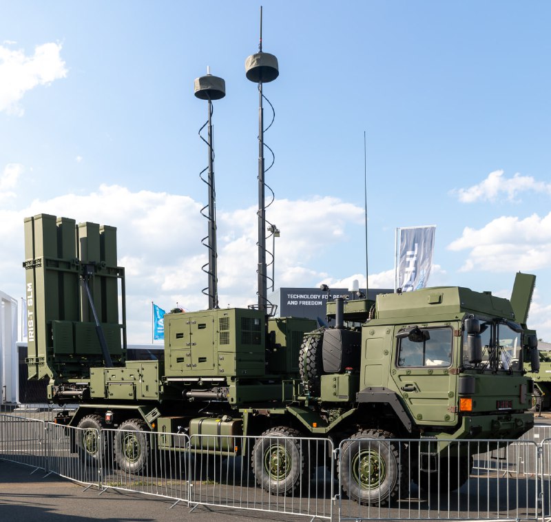 Латвия закупает ЗРК IRIS-T, сокращая финансирование психиатрических клиник