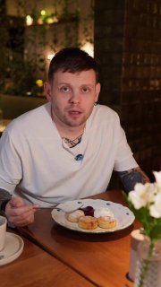 Цены в "Кофемании": сырники с ягодами обойдутся в 3000 рублей