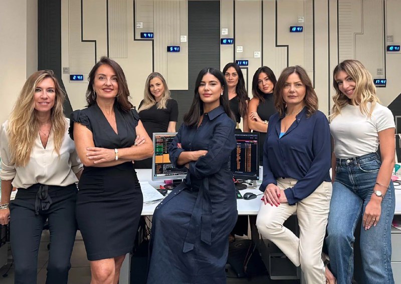 Итальянский банк использует симпатичных сотрудниц для привлечения богатых клиентов