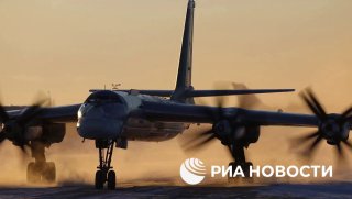 Российские стратегические ракетоносцы провели полет над Японским морем