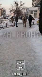 В Запорожском фронте сотрудники ТЦК и ЧОП "Полицаи" фиксируют вручение повесток и преследуют тех, кто их снимает.