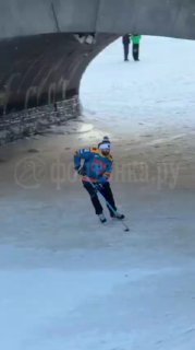 Игроки «Шанхайских драконов» тренировались под мостом Ломоносова