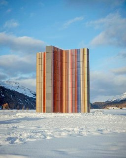 В швейцарских Альпах установили скульптуру известного художника