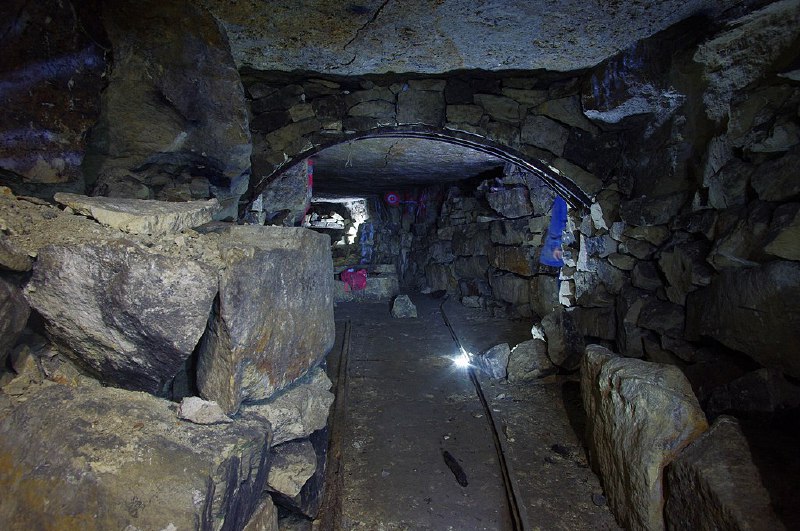 В Новой Москве ищут пропавшего туриста в каменоломнях