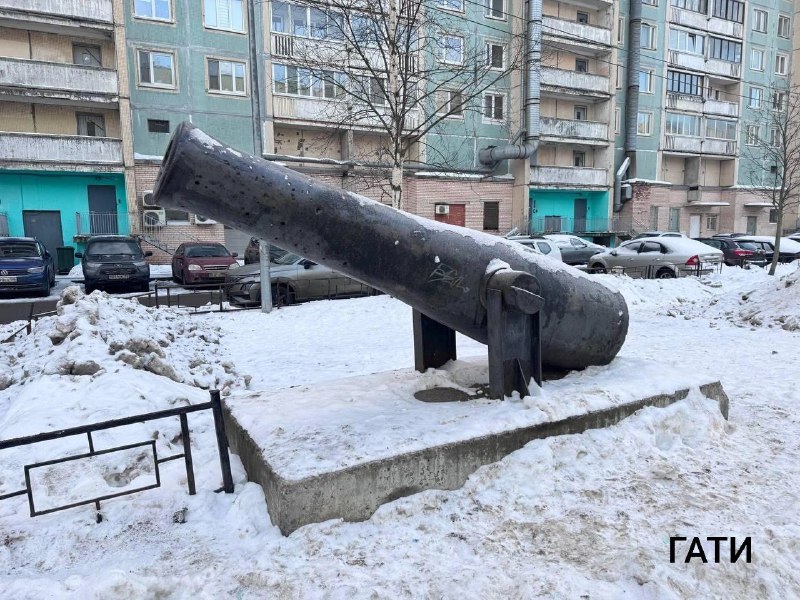 В Петербурге нашли старинные пушки на детских площадках