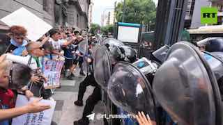 Столкновения в Буэнос-Айресе: пенсионеры протестуют против реформы