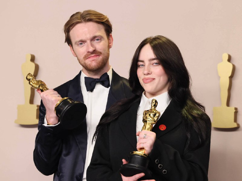 Финнеас О’Коннелл защитил Билли Айлиш после критики на «Грэмми»