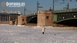 В Петербурге МЧС пресекло выход судна на воздушной подушке на Неву