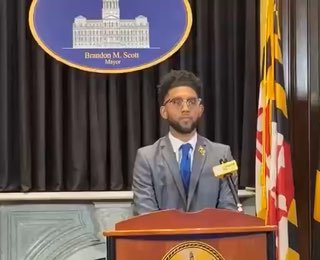 Мэр Балтимора обвинил репортера в расизме из-за вопроса о дорогом автомобиле