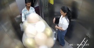 В Мумбаи произошел взрыв в лифте из-за воздушных шаров с водородом