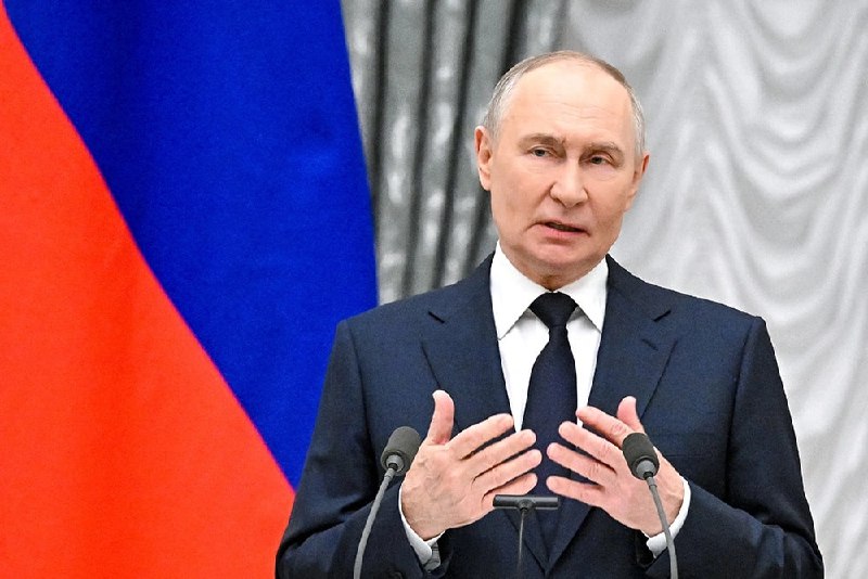 Путин наградил сотрудников "Российской газеты"