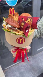 Необычный букет из McDonald’s в Азербайджане