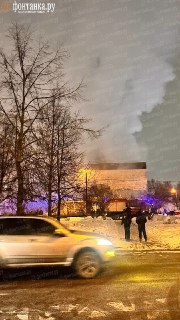 В Петербурге горит заброшенный кинотеатр