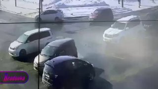 Внедорожник влетел в скорую помощь на Сахалине