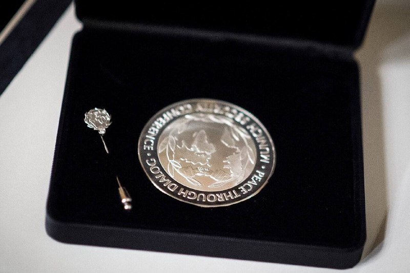 Царёв о премии Зеленскому: "Мир посредством диалога" или "Мир – это война"?