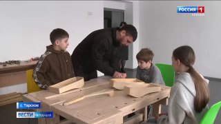 Боец сохраняет традиции игры на древнем осетинском инструменте