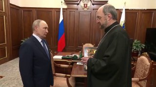Путин получил в дар икону Божией Матери "Целительница"