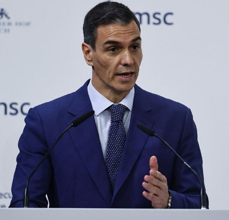 Санчес призвал к новому договору СНВ и европейской армии