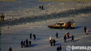 МЧС следит за безопасностью на льду Невы в Петербурге
