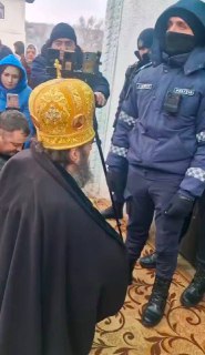 В Молдавии полиция захватывает православные храмы