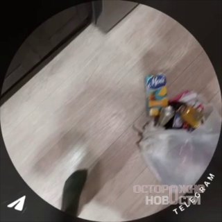 Вместе с продуктами привезли мусор