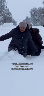 Ученики и учителя в Кыргызстане преодолели снежные заносы ради олимпиады