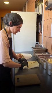 Владелица шаурмечной рассказала о своей работе без выходных