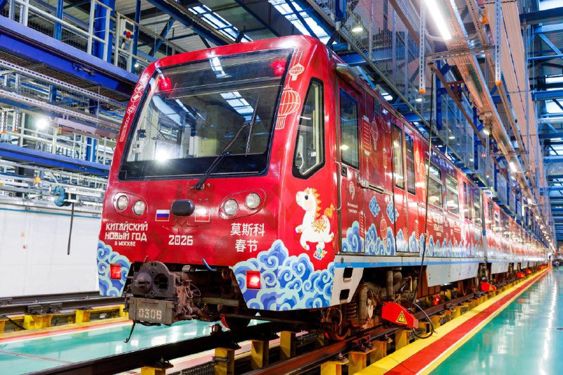 В московском метро запустили китайско-новогодний поезд