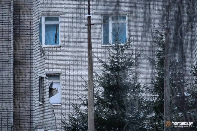 Очевидцы рассказали о моменте обрушения военной комендатуры в Сертолово