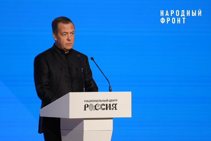 Медведев: Народная программа – центр предвыборной кампании ЕР