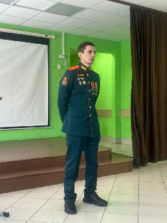 Пионер запаса провел урок мужества в школе и получил гуманитарную помощь для бойцов