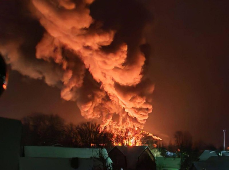 Атака дронов на нефтебазу в Псковской области