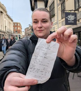 Британка случайно стала богаче Маска