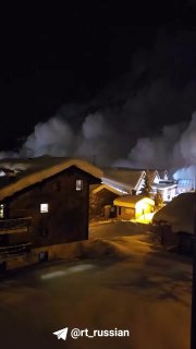 Сильный снегопад накрыл альпийскую деревню в Швейцарии