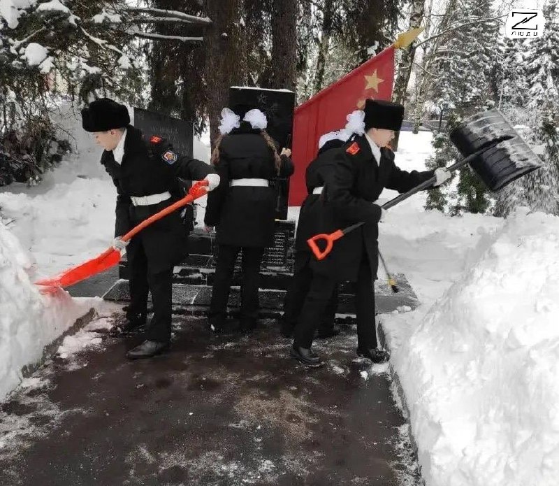 Московские кадеты убрали памятники героям ВОВ