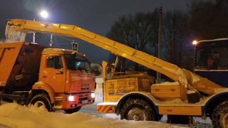 Ночная уборка снега в Подмосковье
