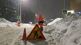 Коммунальные службы ликвидируют снежные заносы в Подмосковье