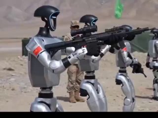 Китайские роботы-дроиды показали навыки стрельбы