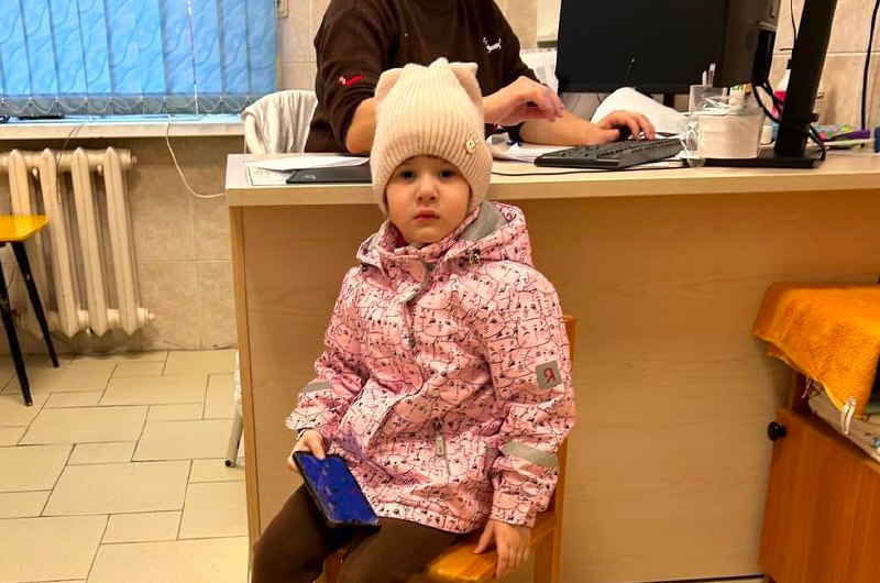 Помогите Полине научиться слышать!