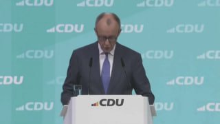 Мерц прервал речь аплодисментами Меркель