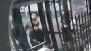 Мать избила обидчиков ребенка в Краснодаре