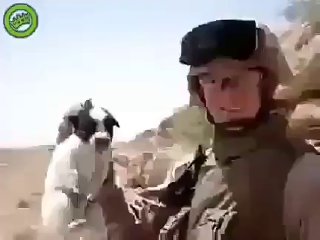 Жестокое обращение с собаками американскими солдатами в Ираке