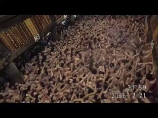 Массовая драка за удачу на фестивале в Японии