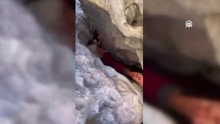 Бабушку спасли из расщелины в Турции