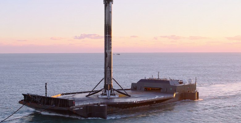 SpaceX показала ускоритель после рекордного полёта