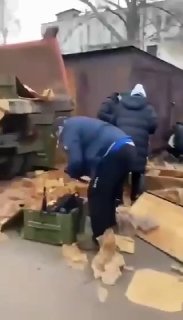 Бесконтрольная раздача оружия на Украине в начале боевых действий